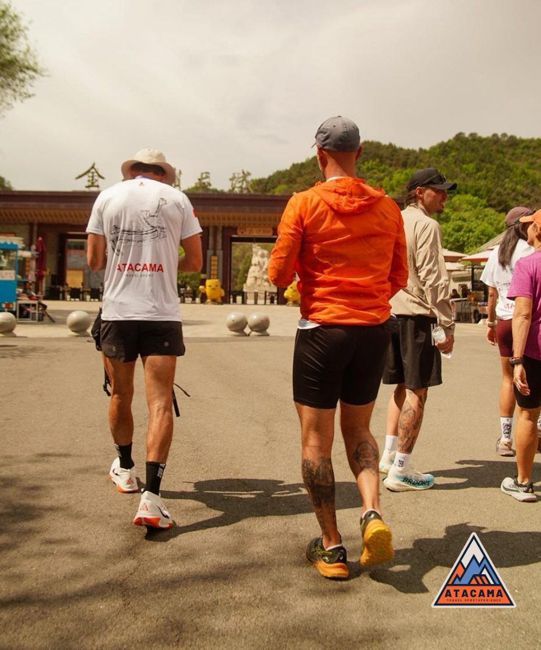 Runners heading to the Great Wall